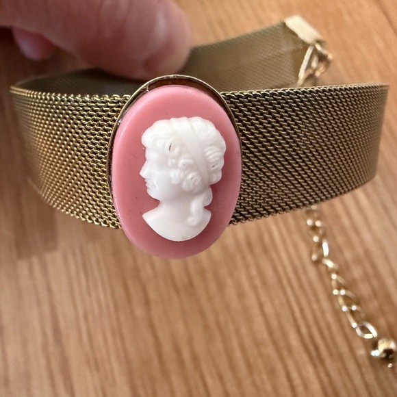 No Label Jewelry - Vintage Gold Mesh Cameo Choker Necklace